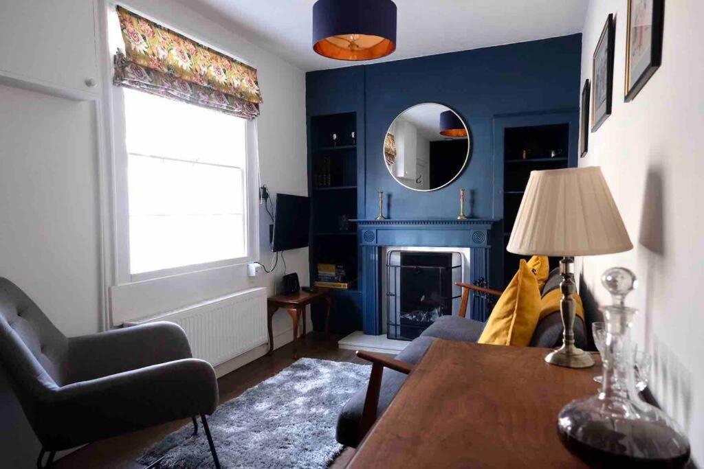 Regency 10 Minutes From Centre Apartment *