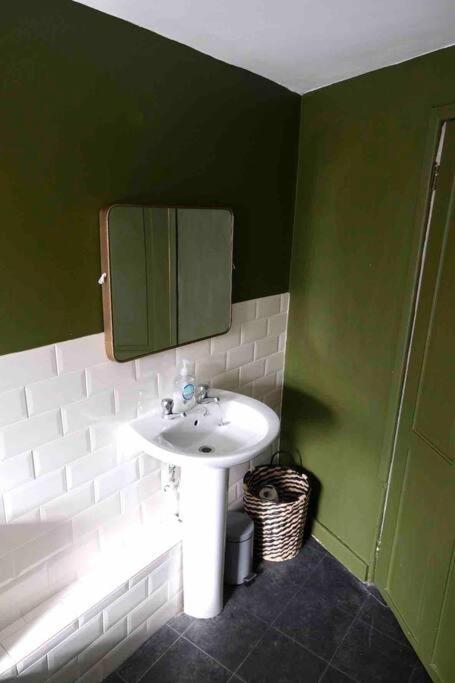 Regency 10 Minutes From Centre Apartment
